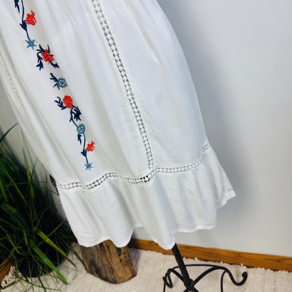 Jessica Simpson | Embroidered White V Neck Dress | M - Picture 5 of 7